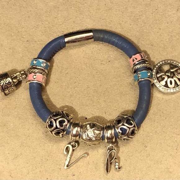 🆕 Brighton Alpha Bead Ampersand (&) symbol Retired Silver with crystals NWOT - Picture 6 of 6